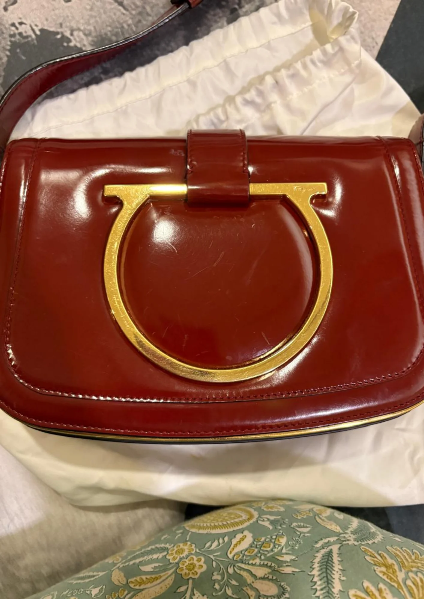 Salvatore Ferragamo Burgundy Patent Leather Gancini Flap Shoulder Bag - Image 10