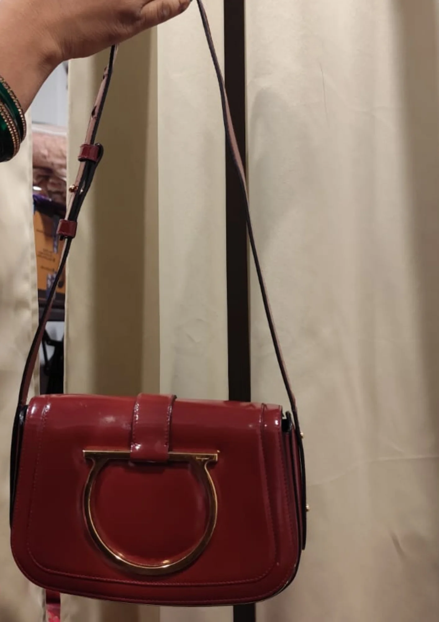 Salvatore Ferragamo Burgundy Patent Leather Gancini Flap Shoulder Bag - Image 9