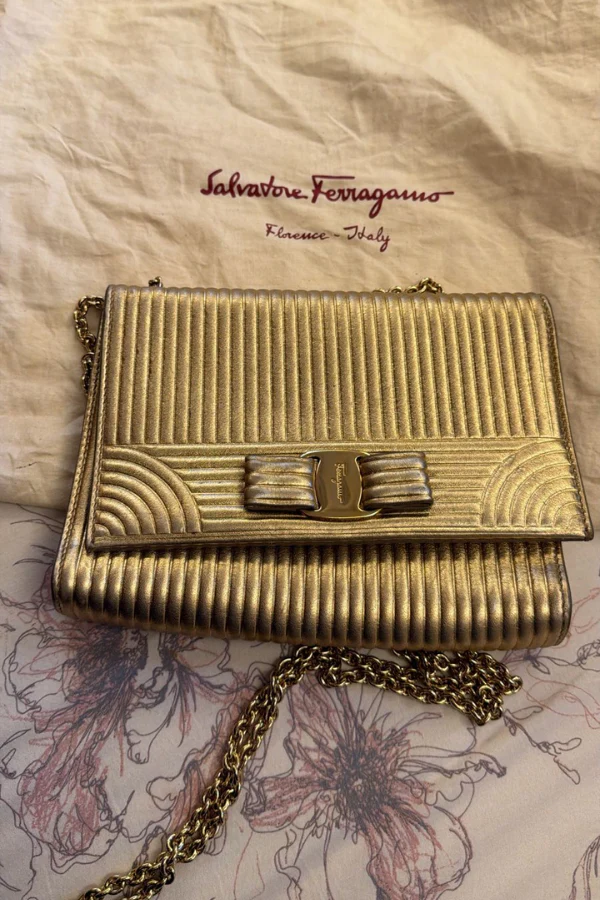 Salvatore Ferragamo Ginny Vara Bow Textured Leather Cross Body Bag - Image 4