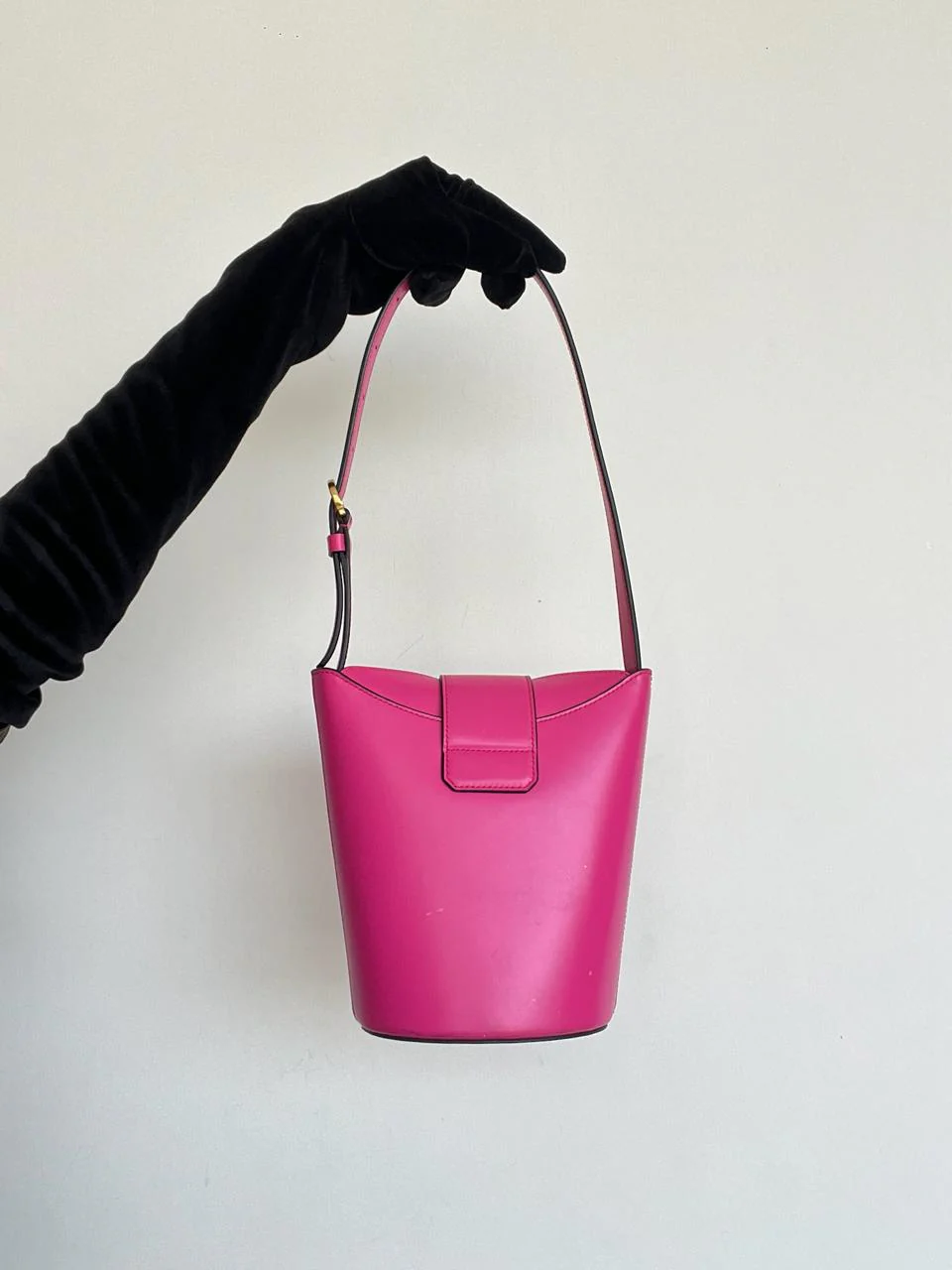 Salvatore Ferragamo Trifolio Pink Small Shoulder Bag - Image 3