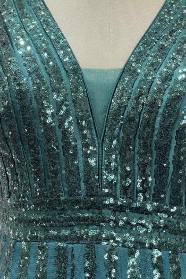 Sequinned green gown - Image 3