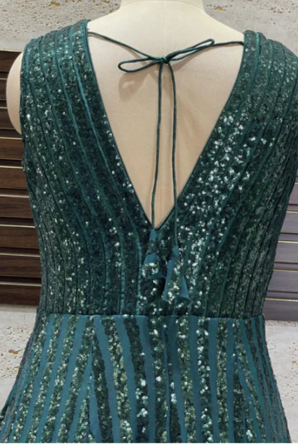 Sequinned green gown - Image 5