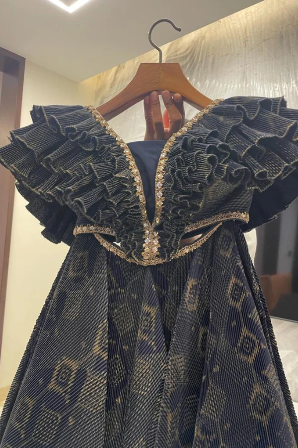 Shantanu & Nikhil navy blue cocktail gown - Image 4