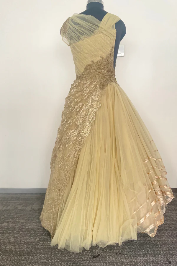 Shanthanu and nikhil Gown - Image 4