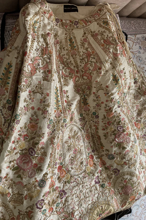 Shyamal and Bhumika floral embroidered lehenga - Image 2