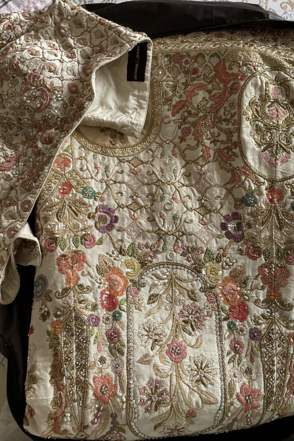 Shyamal and Bhumika floral embroidered lehenga - Image 3