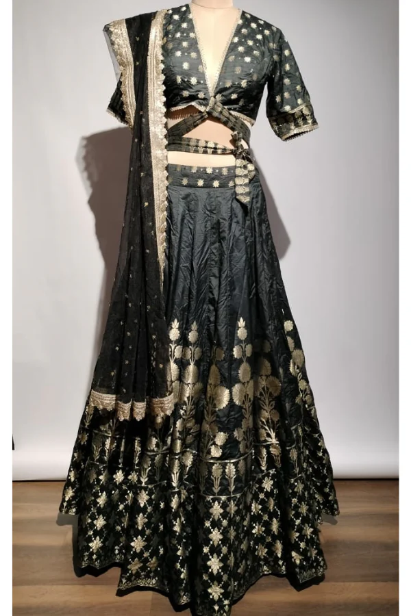 Siyahi Banarasi lehenga set - Image 3