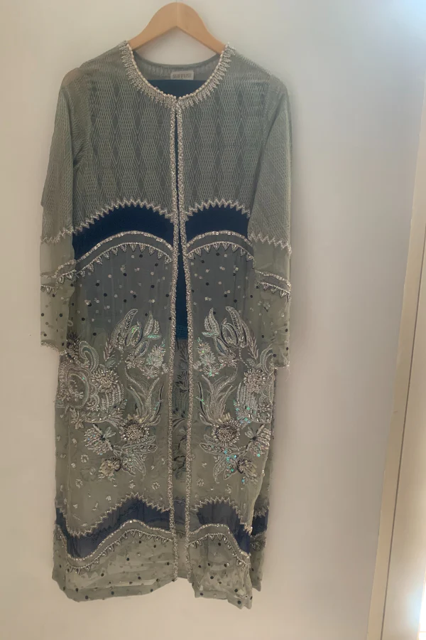 Suffuse blue embellished gown set - Image 3