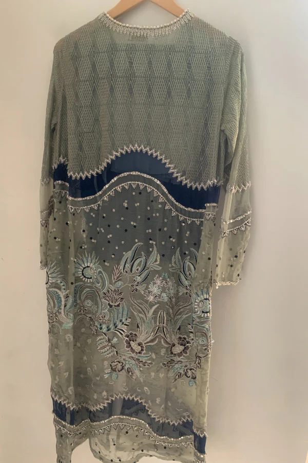 Suffuse blue embellished gown set - Image 4
