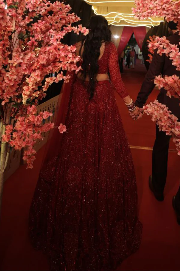 Surabhi Chopra Red embellished lehenga - Image 3