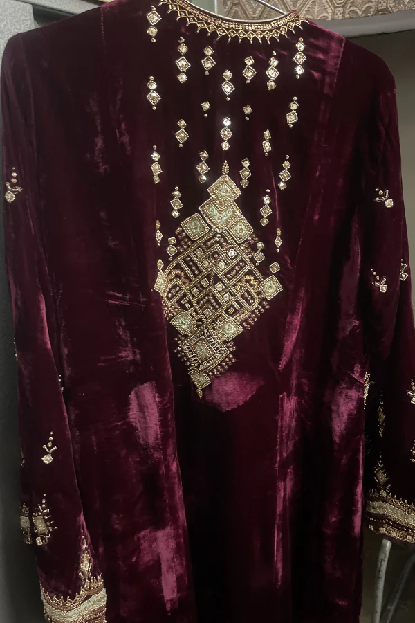 sureena chowdhri velvet suit set - Image 5
