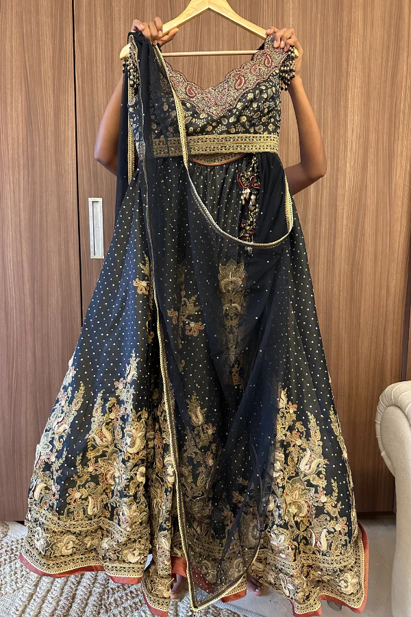 Tarun Tahiliani LEHENGA WITH BLOUSE AND DRAPE - Image 2