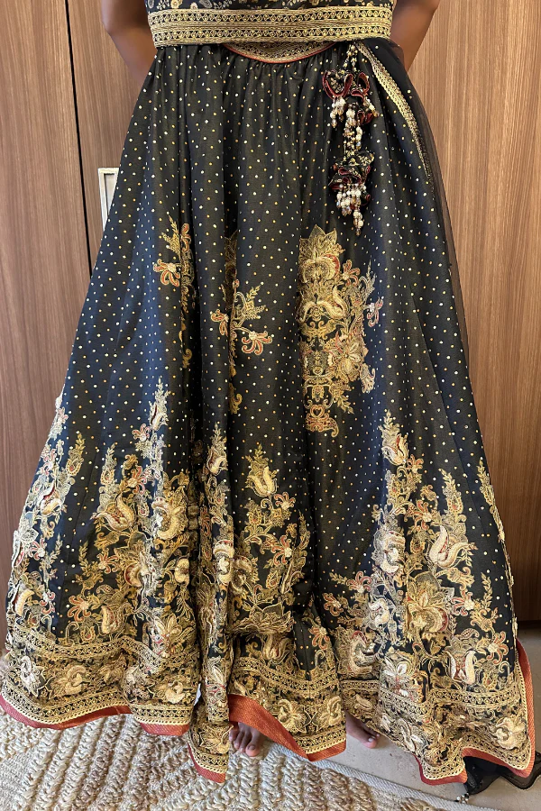 Tarun Tahiliani LEHENGA WITH BLOUSE AND DRAPE - Image 3