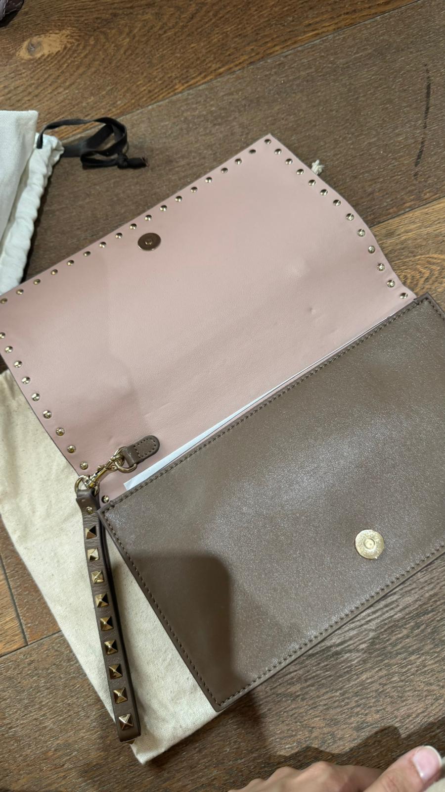 Valentino Garavani Rockstud leather wristlet clutch - Image 6
