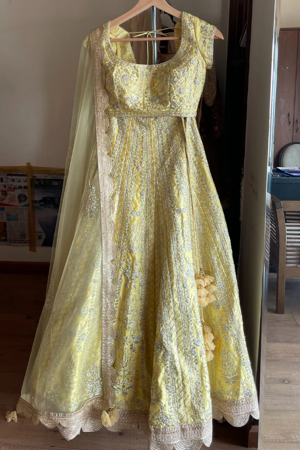 Yellow embroidered lehenga set - Image 4