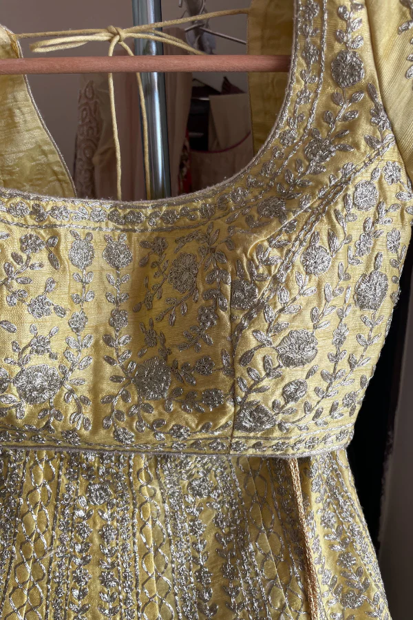 Yellow embroidered lehenga set - Image 5
